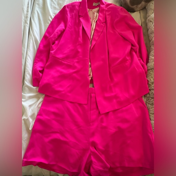 Skies are Blue Pink Short Suit - Picture 1 of 3